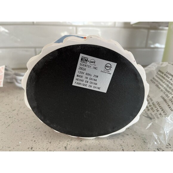 Scentsy It’s A Party Topsy-turvy Birthday Cake Electric Warmer - Retired - Picture 6 of 7